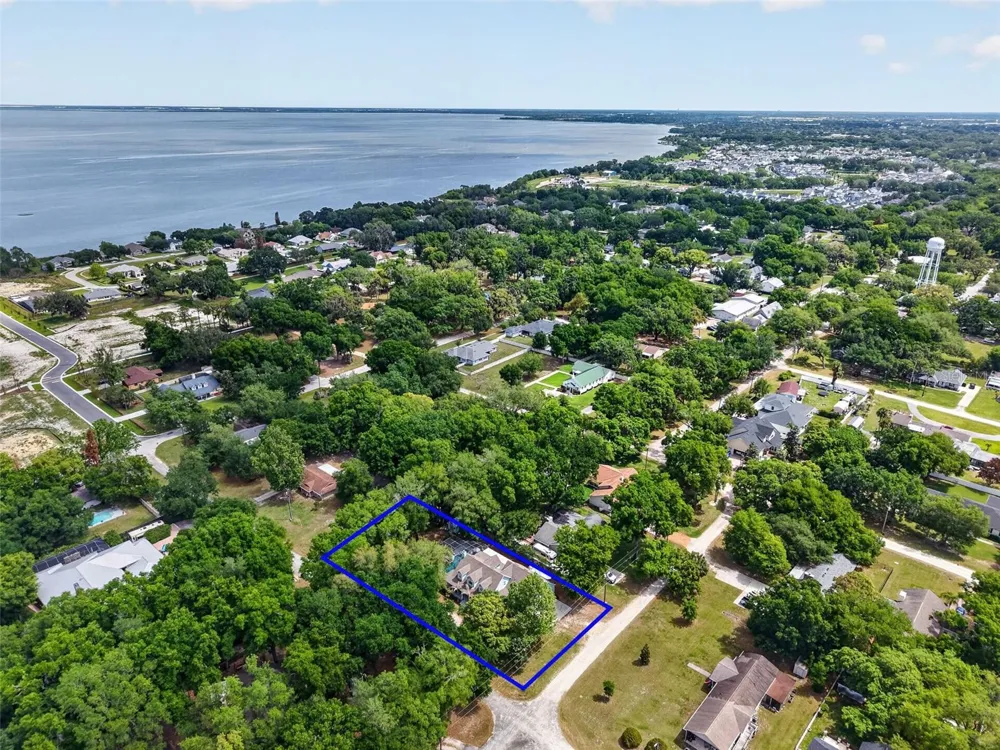 250 WALKER STREET Oakland, FL 34760