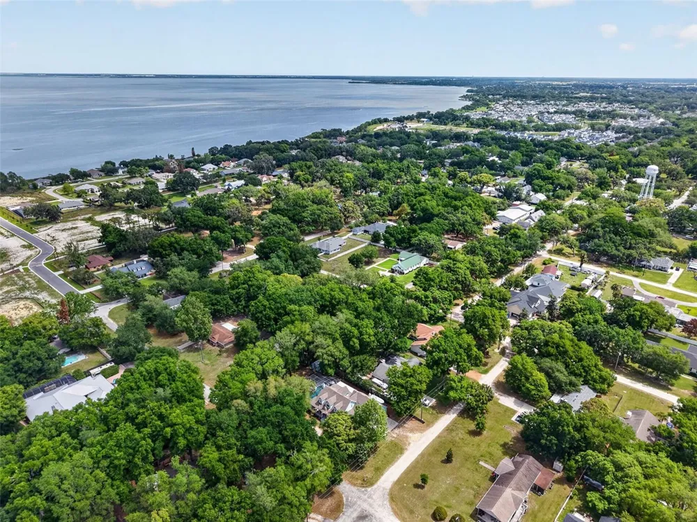250 WALKER STREET Oakland, FL 34760