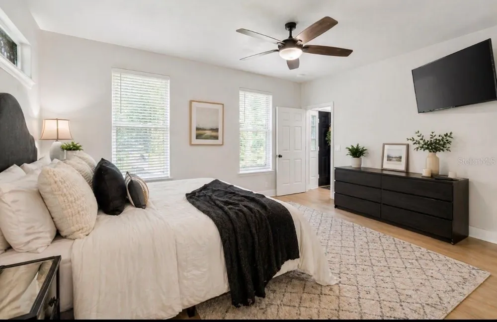 250 WALKER STREET Oakland, FL 34760