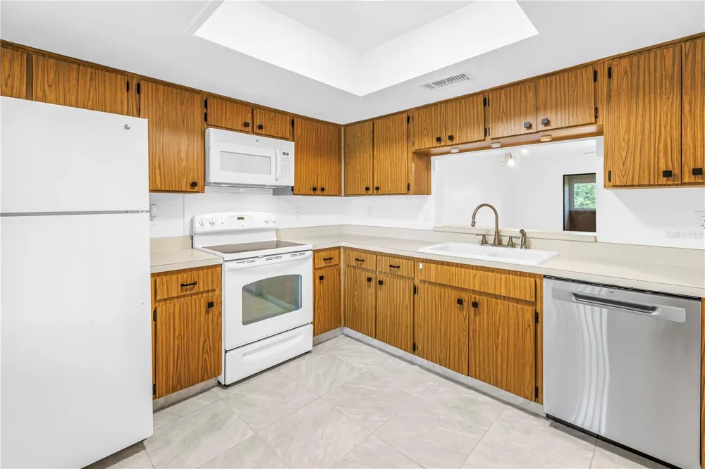 3600 MAGNOLIA RIDGE CIRCLE #1224 Palm Harbor, FL 34684