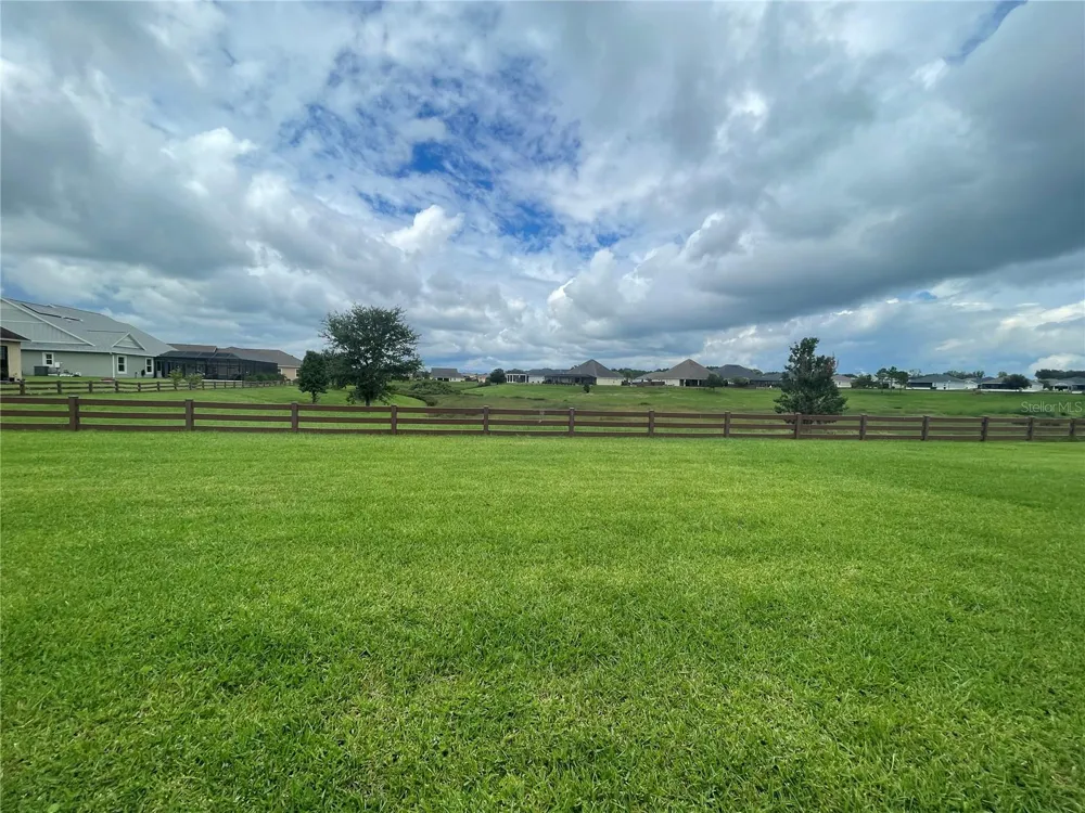 11216 ROZ WAY Oxford, FL 34484