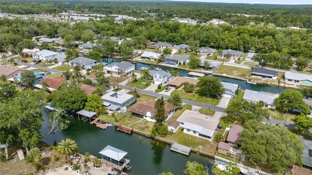 1218 SE 4TH AVENUE Crystal River, FL 34429