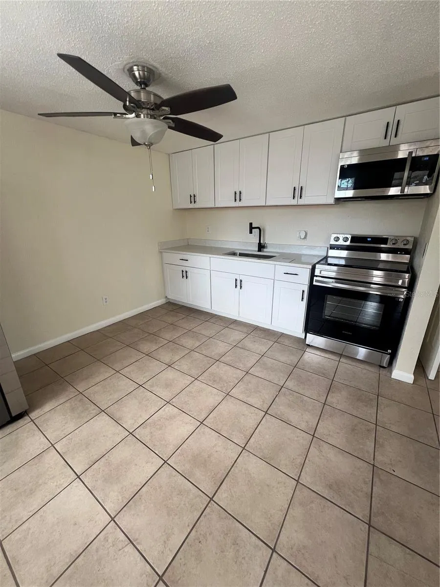 275 PINEAPPLE STREET #B Englewood, FL 34223