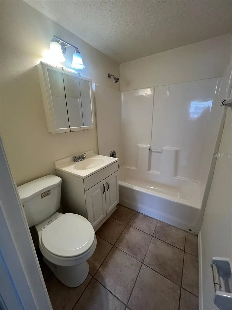 275 PINEAPPLE STREET #B Englewood, FL 34223