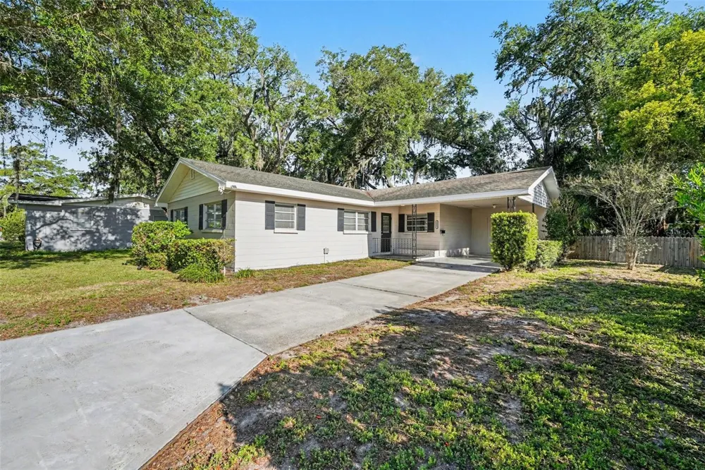 521 W PALMEDEN DRIVE Lakeland, FL 33803