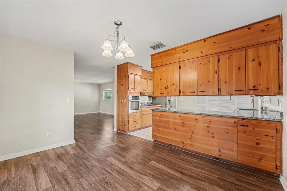 521 W PALMEDEN DRIVE Lakeland, FL 33803
