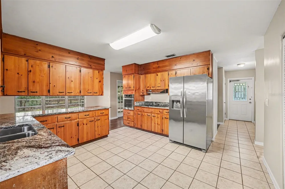 521 W PALMEDEN DRIVE Lakeland, FL 33803