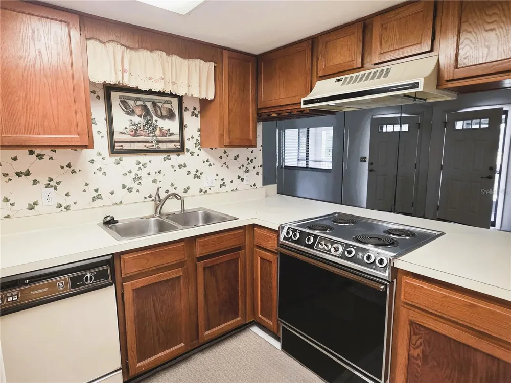1775 CUPECOY CIRCLE #O6 Lutz, FL 33558