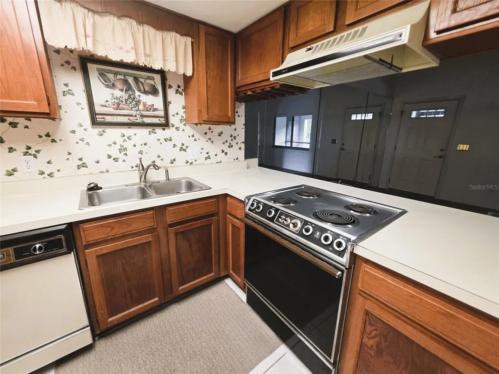 1775 CUPECOY CIRCLE #O6 Lutz, FL 33558