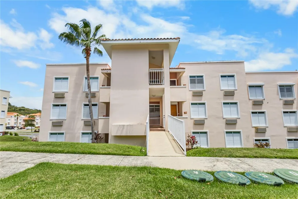 180 PALMAS DRIVE #9C Humacao, PR 00791
