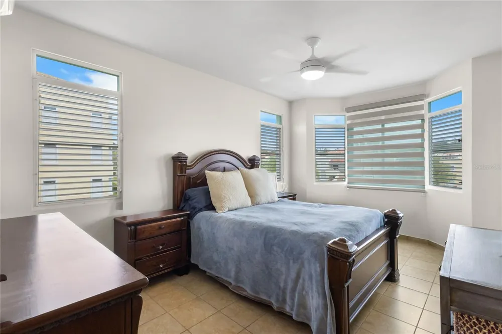 180 PALMAS DRIVE #9C Humacao, PR 00791