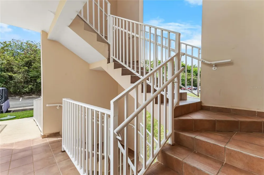 180 PALMAS DRIVE #9C Humacao, PR 00791