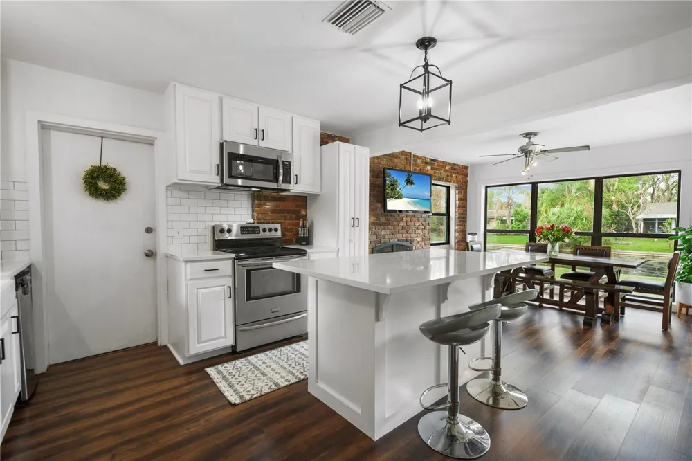 2601 WINDWARD COURT Orlando, FL 32805