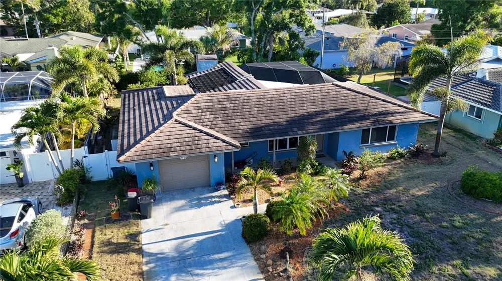 33 SOUTHWIND DRIVE Belleair Bluffs, FL 33770