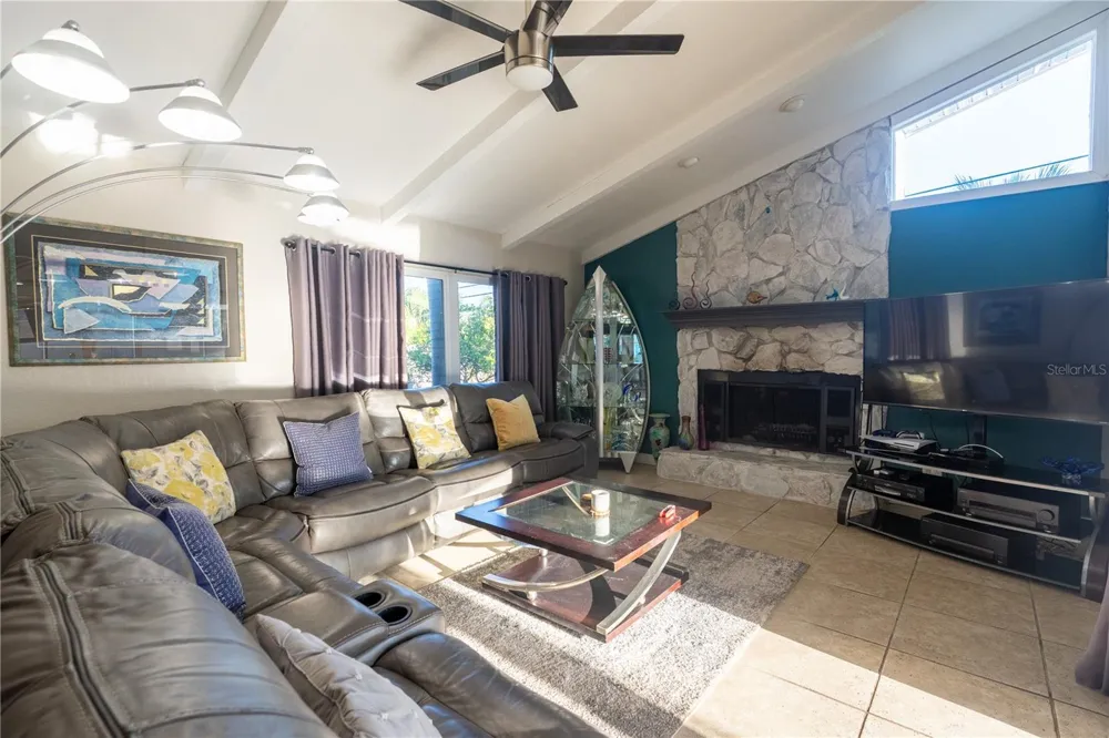 33 SOUTHWIND DRIVE Belleair Bluffs, FL 33770