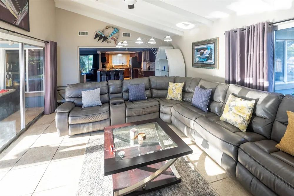 33 SOUTHWIND DRIVE Belleair Bluffs, FL 33770