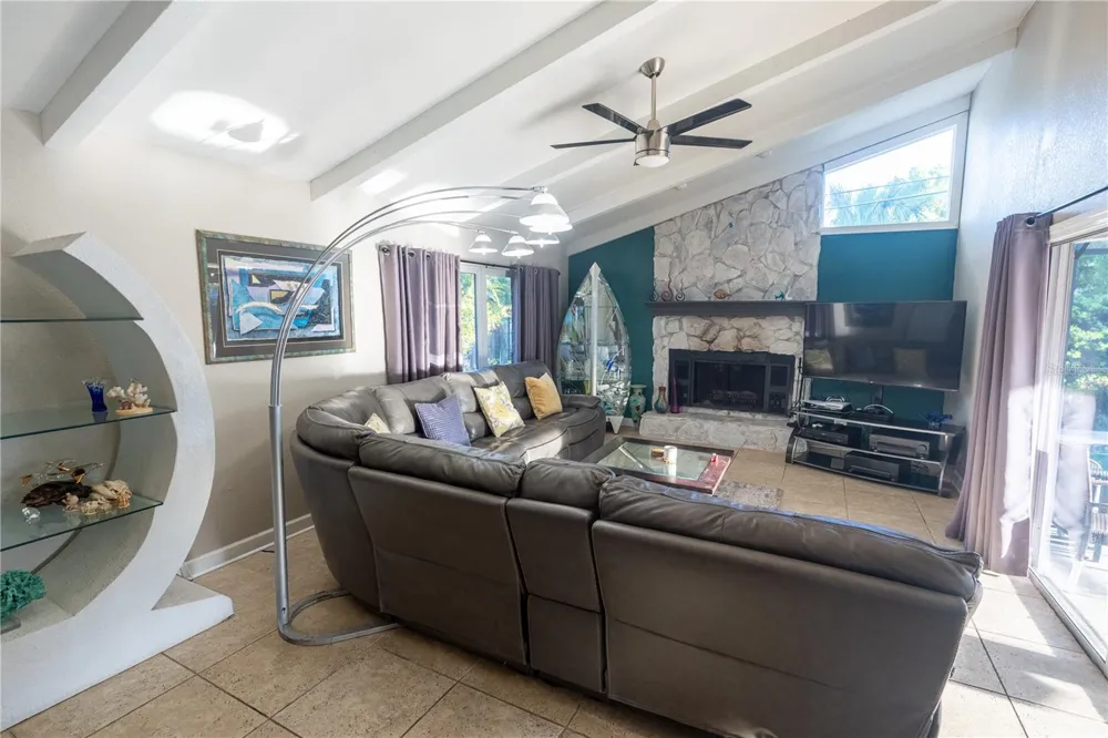 33 SOUTHWIND DRIVE Belleair Bluffs, FL 33770