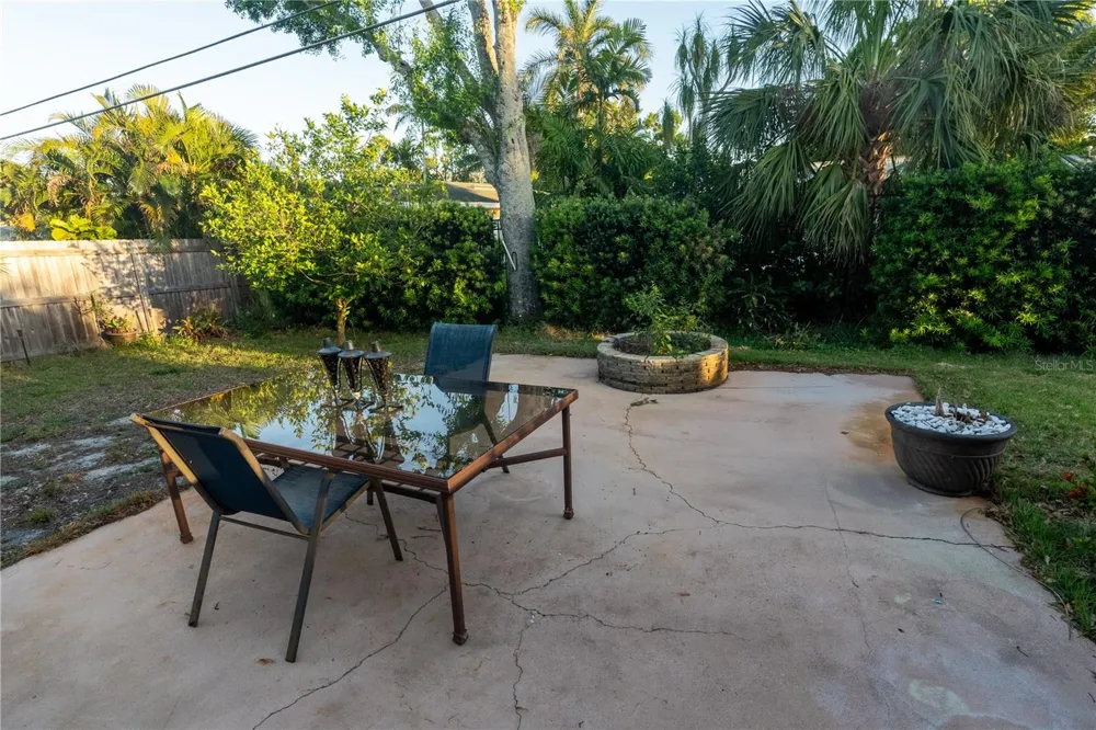33 SOUTHWIND DRIVE Belleair Bluffs, FL 33770