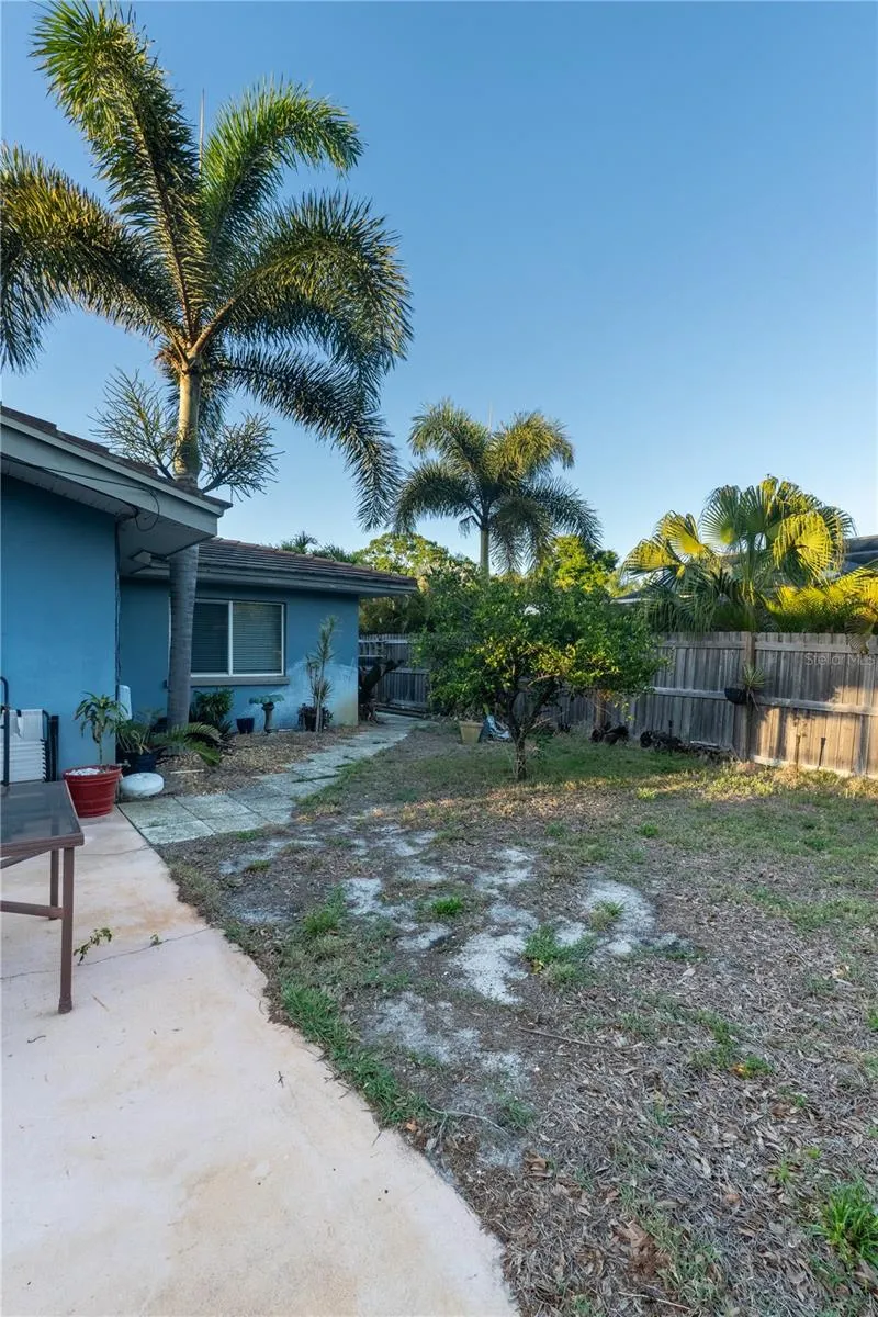 33 SOUTHWIND DRIVE Belleair Bluffs, FL 33770