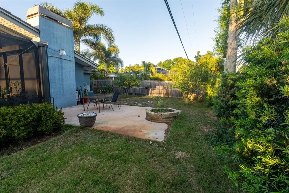 33 SOUTHWIND DRIVE Belleair Bluffs, FL 33770