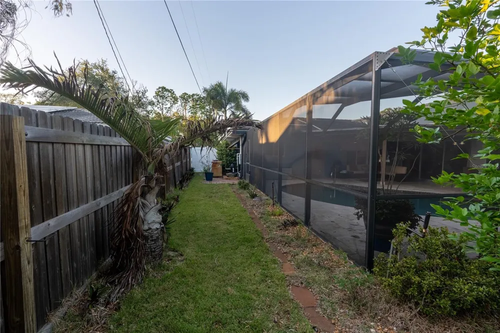 33 SOUTHWIND DRIVE Belleair Bluffs, FL 33770