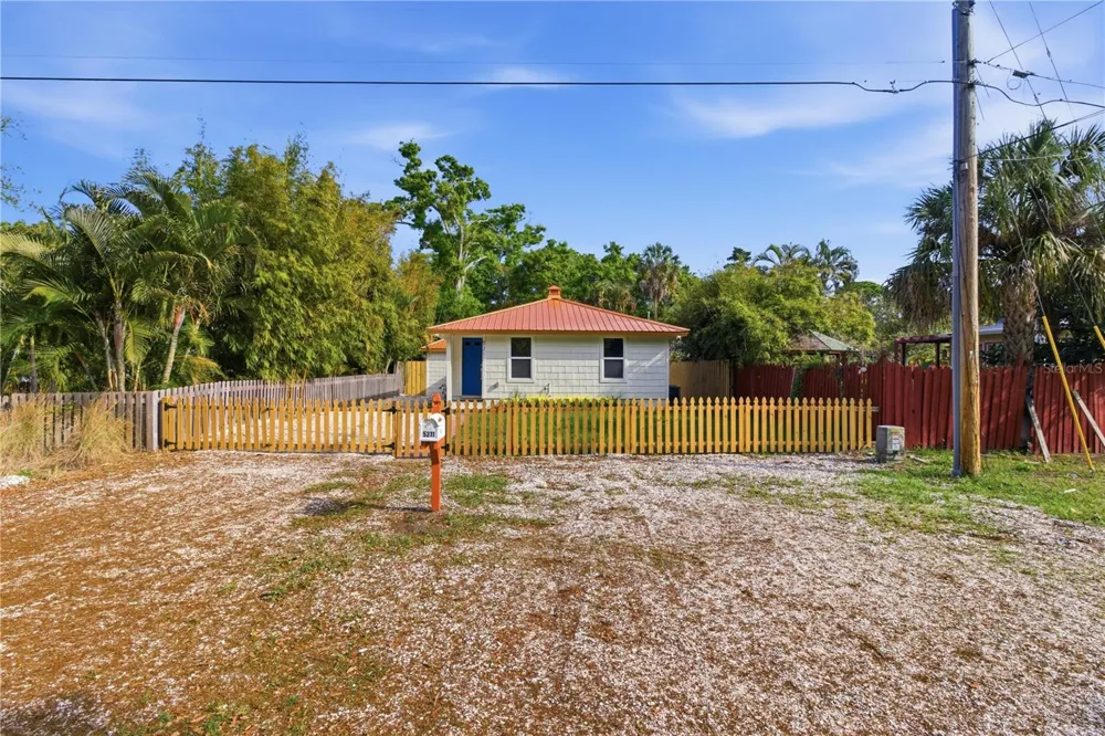 5211 25TH AVENUE S Gulfport, FL 33707