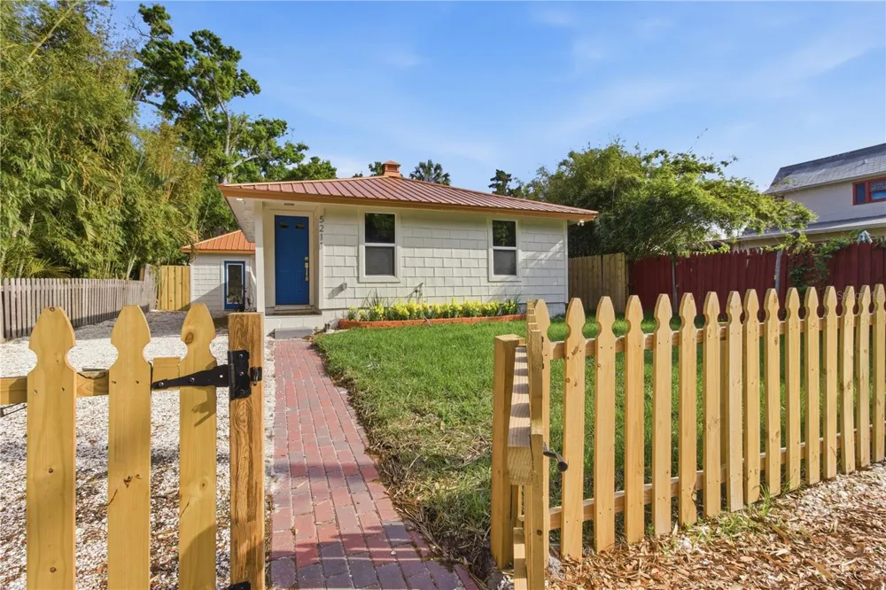 5211 25TH AVENUE S Gulfport, FL 33707