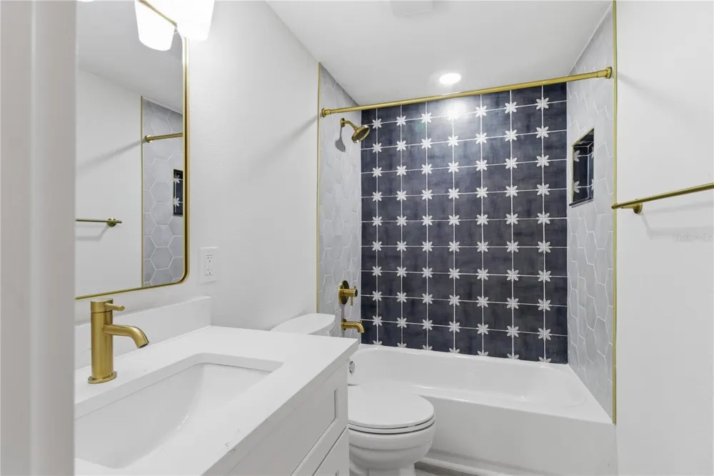 5211 25TH AVENUE S Gulfport, FL 33707