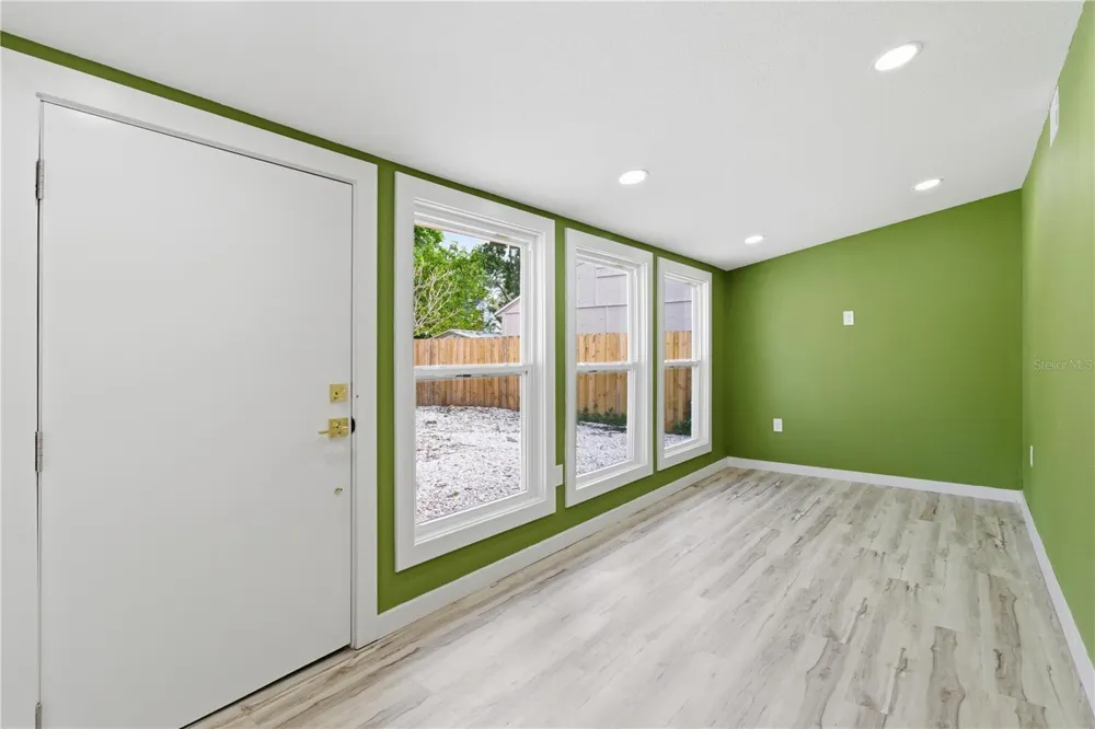 5211 25TH AVENUE S Gulfport, FL 33707