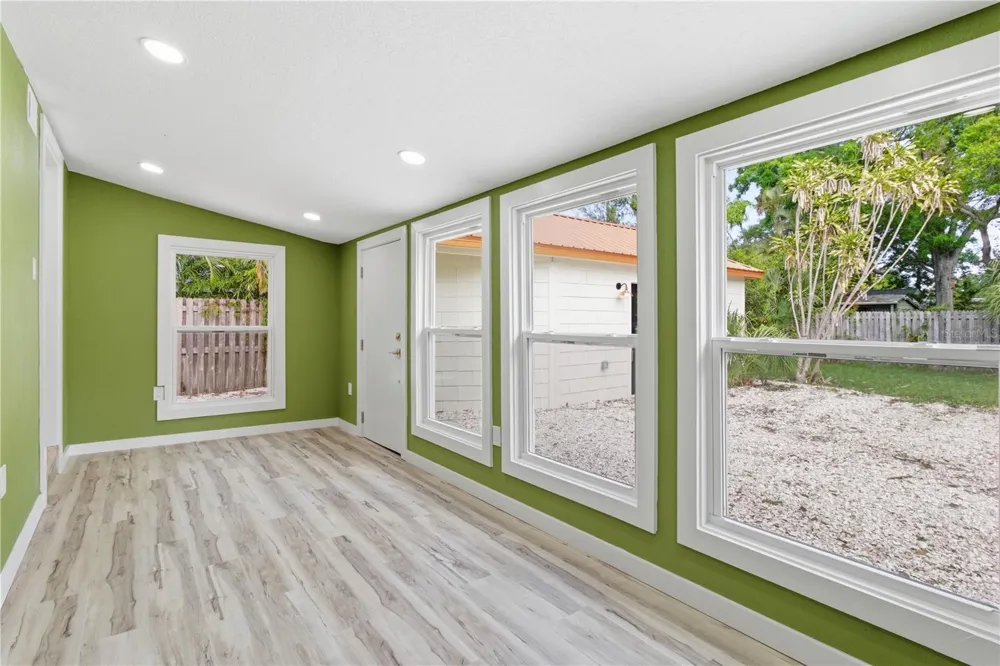 5211 25TH AVENUE S Gulfport, FL 33707