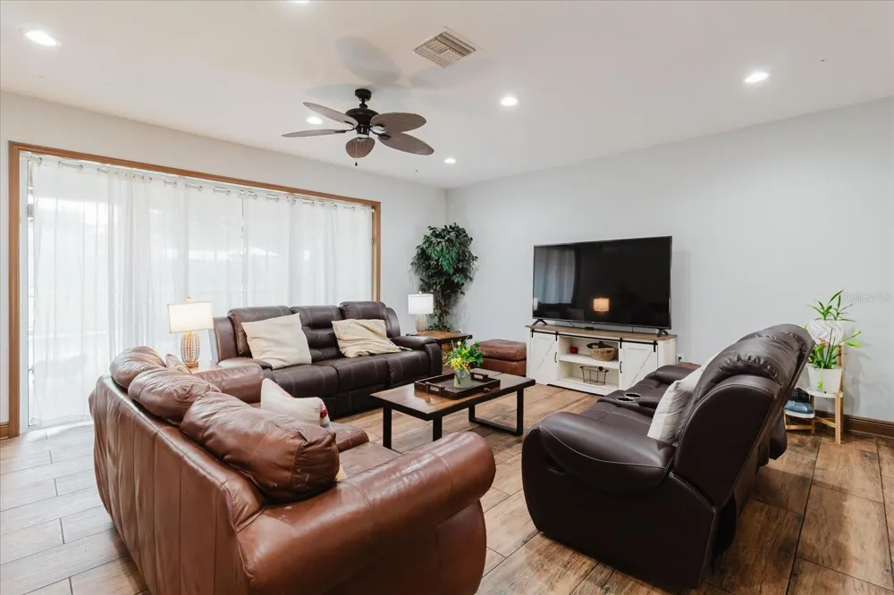 2603 BISMARK DRIVE Valrico, FL 33596