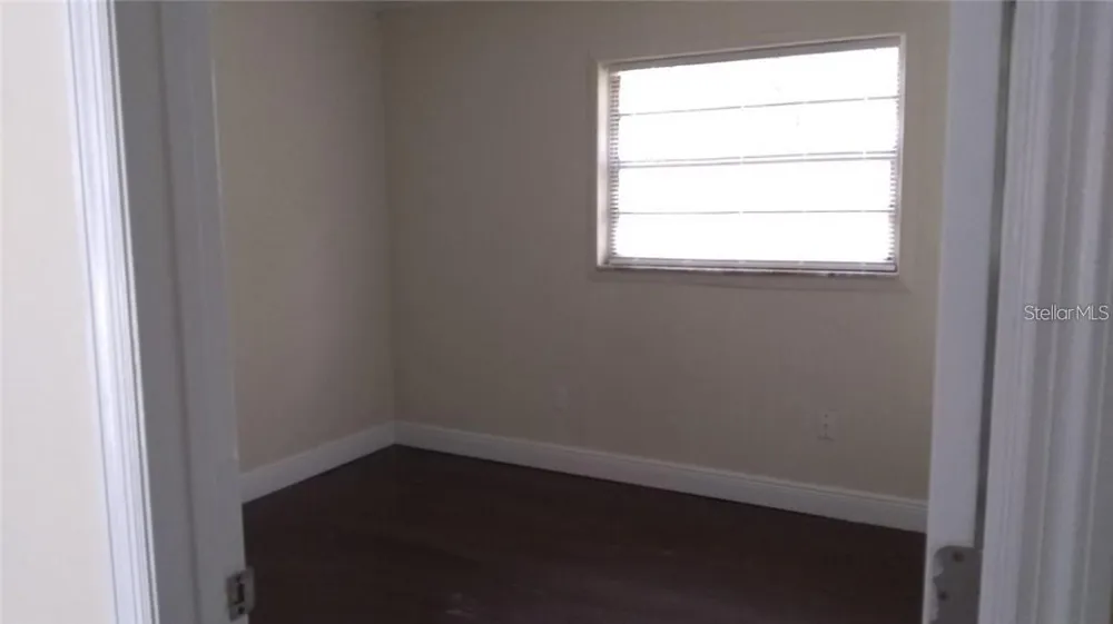 5036 COLLEGE Orlando, FL 32811