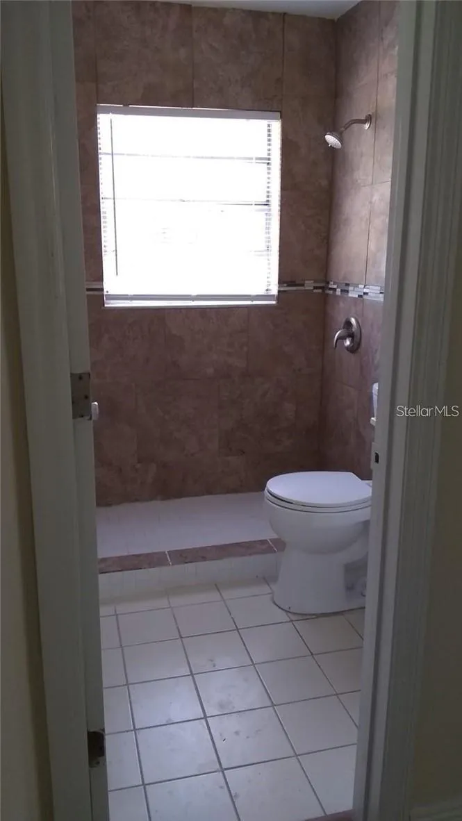 5036 COLLEGE Orlando, FL 32811