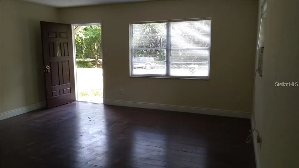 5036 COLLEGE Orlando, FL 32811