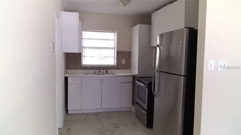 5036 COLLEGE Orlando, FL 32811