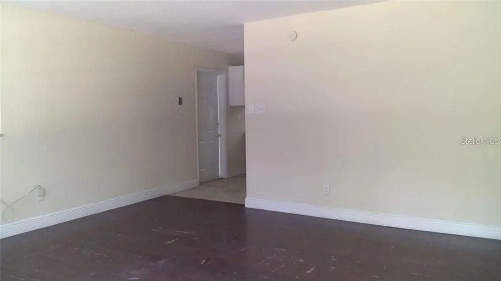 5036 COLLEGE Orlando, FL 32811