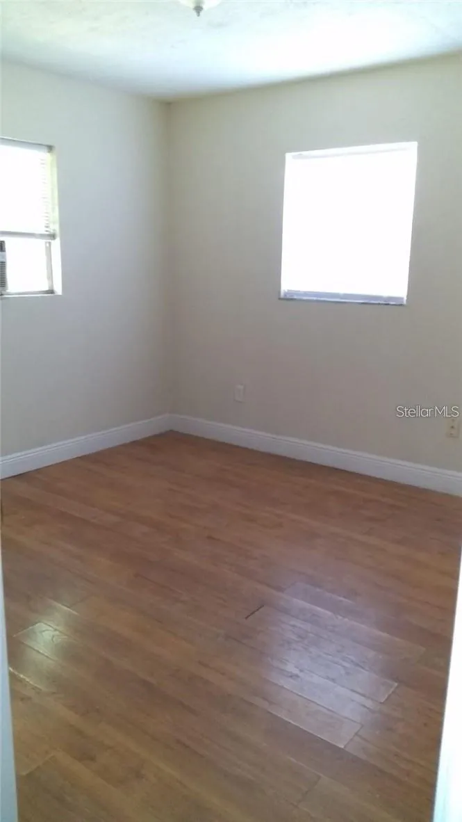 5036 COLLEGE Orlando, FL 32811