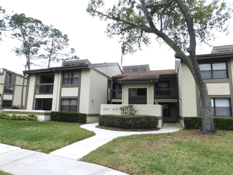 207 WOODLAKE WYNDE #207