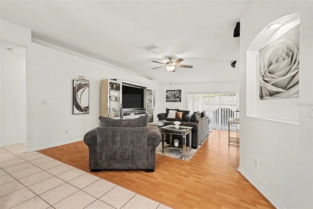 2333 TOWERING OAKS CIRCLE Seffner, FL 33584