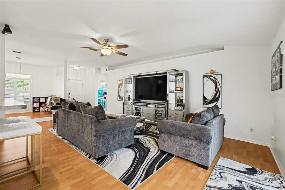 2333 TOWERING OAKS CIRCLE Seffner, FL 33584