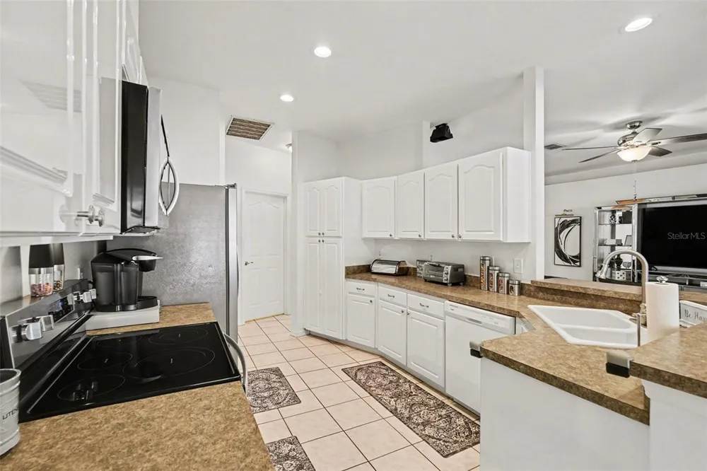 2333 TOWERING OAKS CIRCLE Seffner, FL 33584