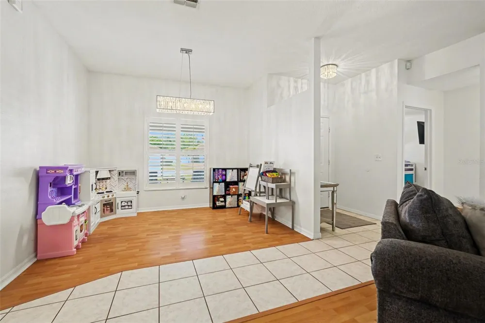 2333 TOWERING OAKS CIRCLE Seffner, FL 33584