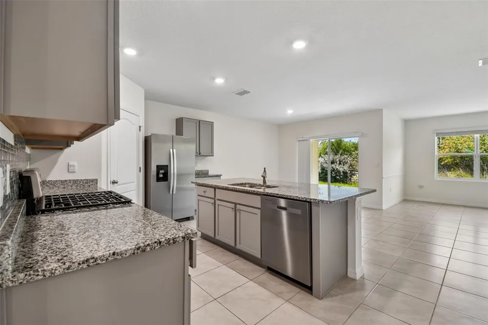 727 LAZIO CIRCLE Debary, FL 32713