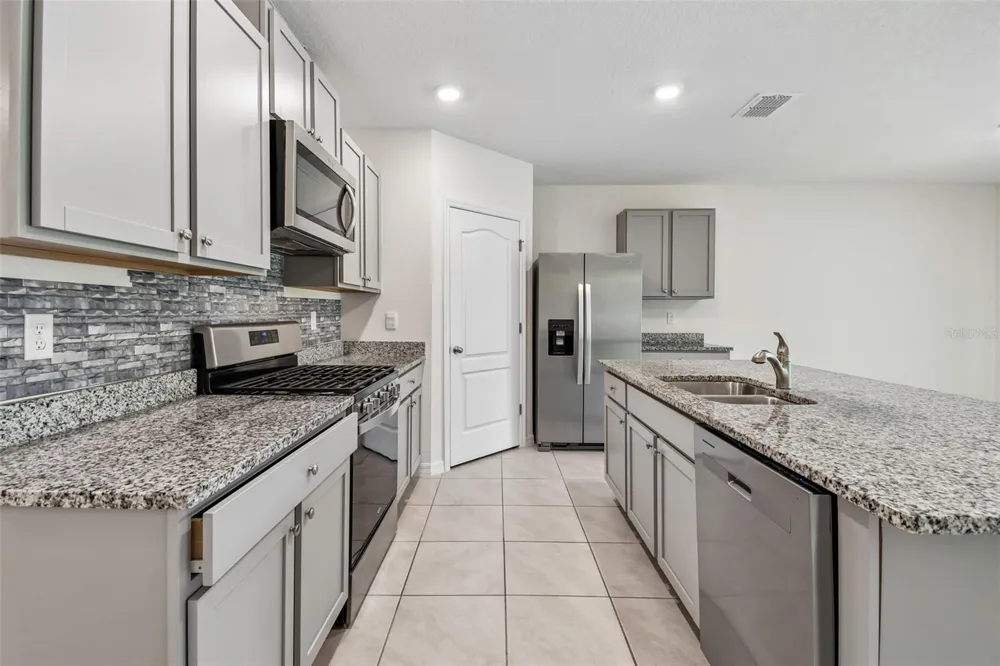 727 LAZIO CIRCLE Debary, FL 32713