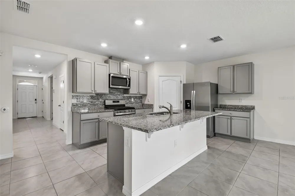 727 LAZIO CIRCLE Debary, FL 32713