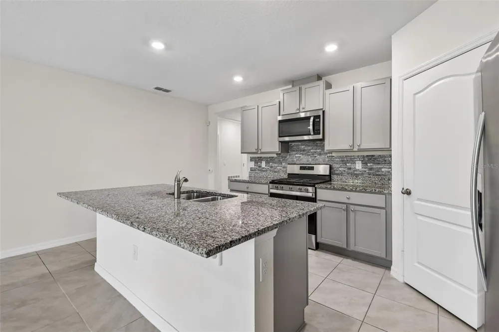 727 LAZIO CIRCLE Debary, FL 32713
