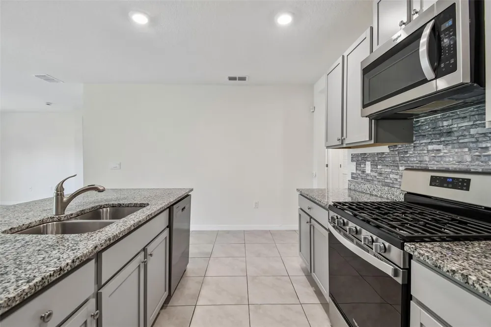 727 LAZIO CIRCLE Debary, FL 32713