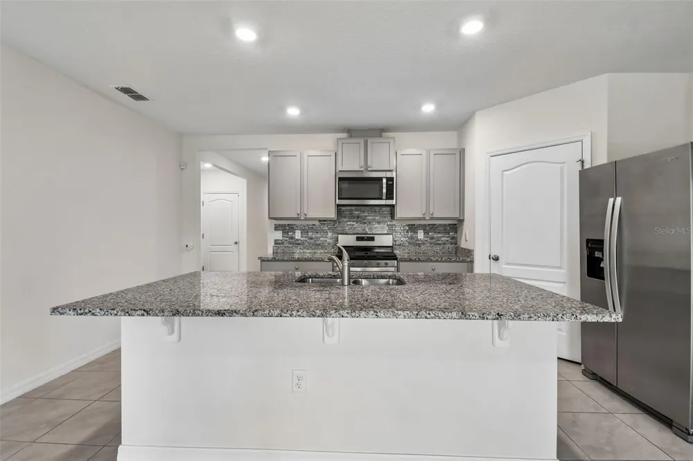 727 LAZIO CIRCLE Debary, FL 32713