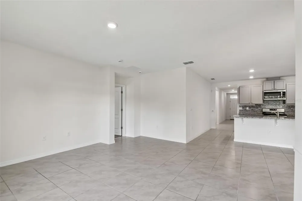 727 LAZIO CIRCLE Debary, FL 32713