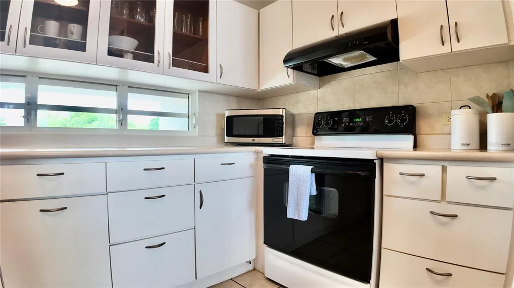 429 C. PORTO VECCHIO #401 Rincon, PR 00677